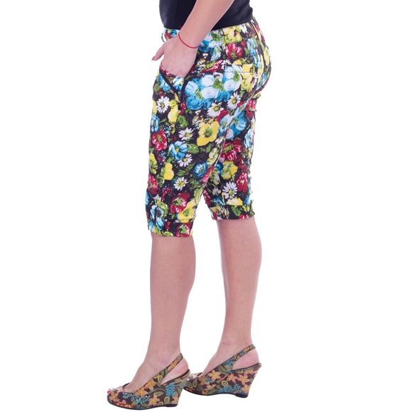 Women Capri Shorts, CP-1309, Field Flowers Print - Picture 3 of 4